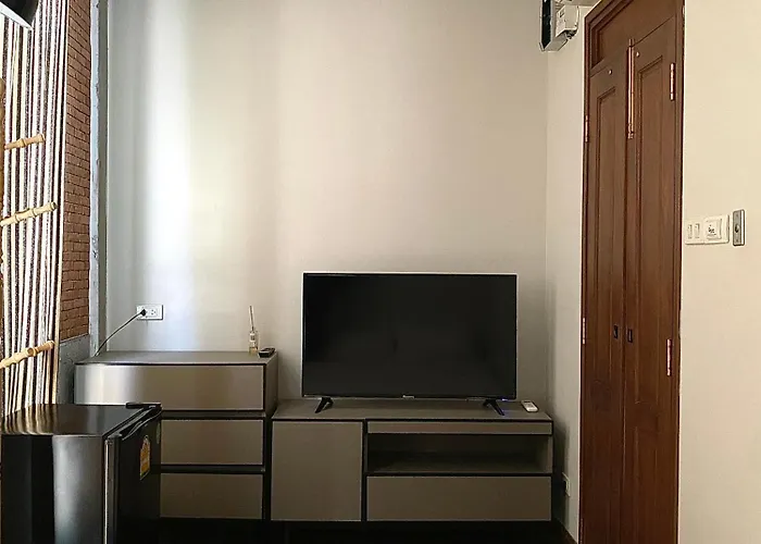 Khunluang Hostel (Adults Only)