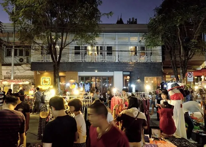Khunluang Hostel (Adults Only)